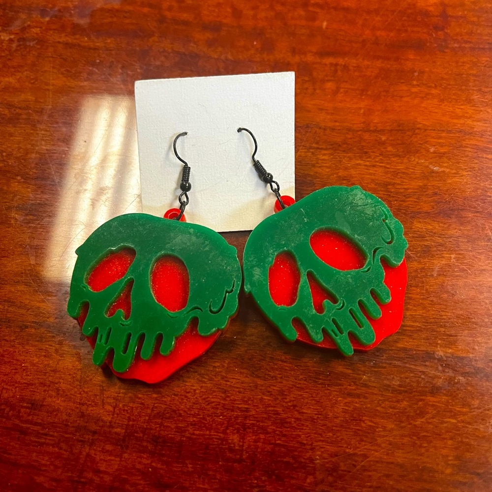 Snow White poison apple earrings red and green